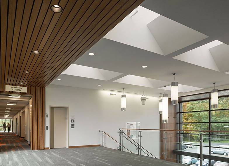 upper_lobby_people